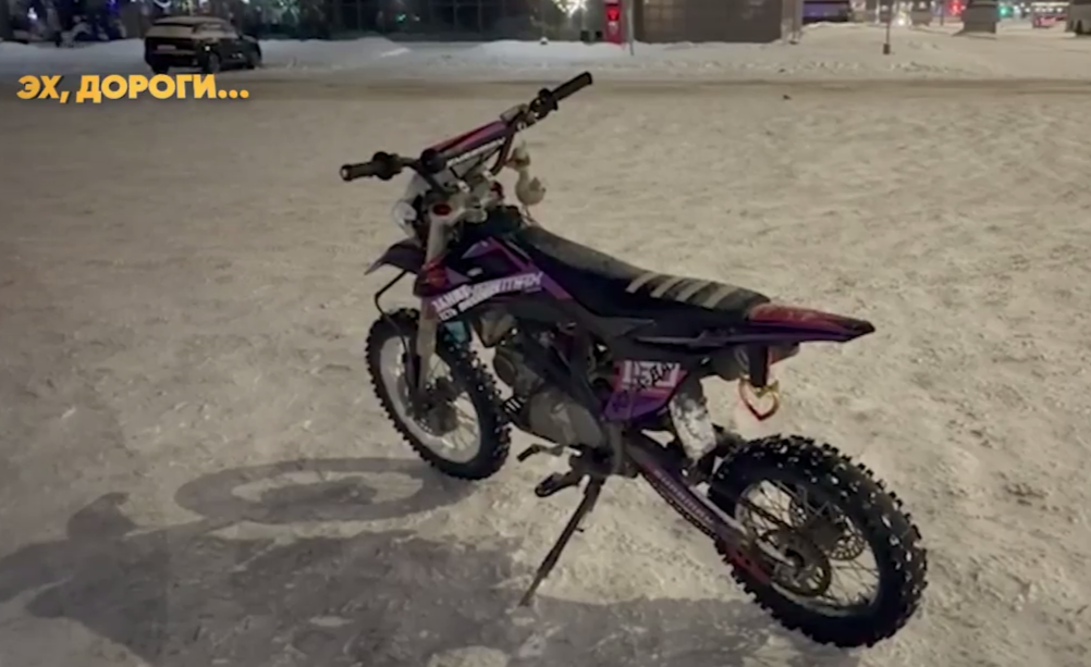 В Новокузнецке поймали двух подростков, катавшихся на питбайках без прав