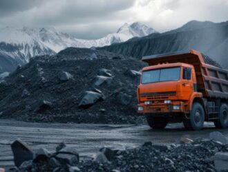  В Новокузнецком округе легковушка влетела в самосвал, есть пострадавшие