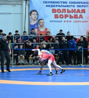 В Белове проходит первенство СФО по вольной борьбе