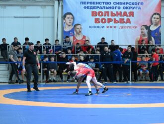 В Белове проходит первенство СФО по вольной борьбе