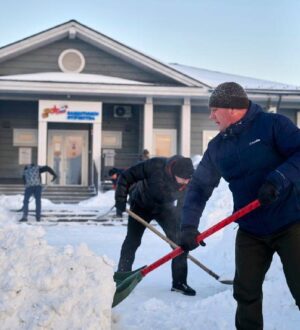 В Кузбассе ветераны СВО помогают семьям боевых товарищей в борьбе со снегом