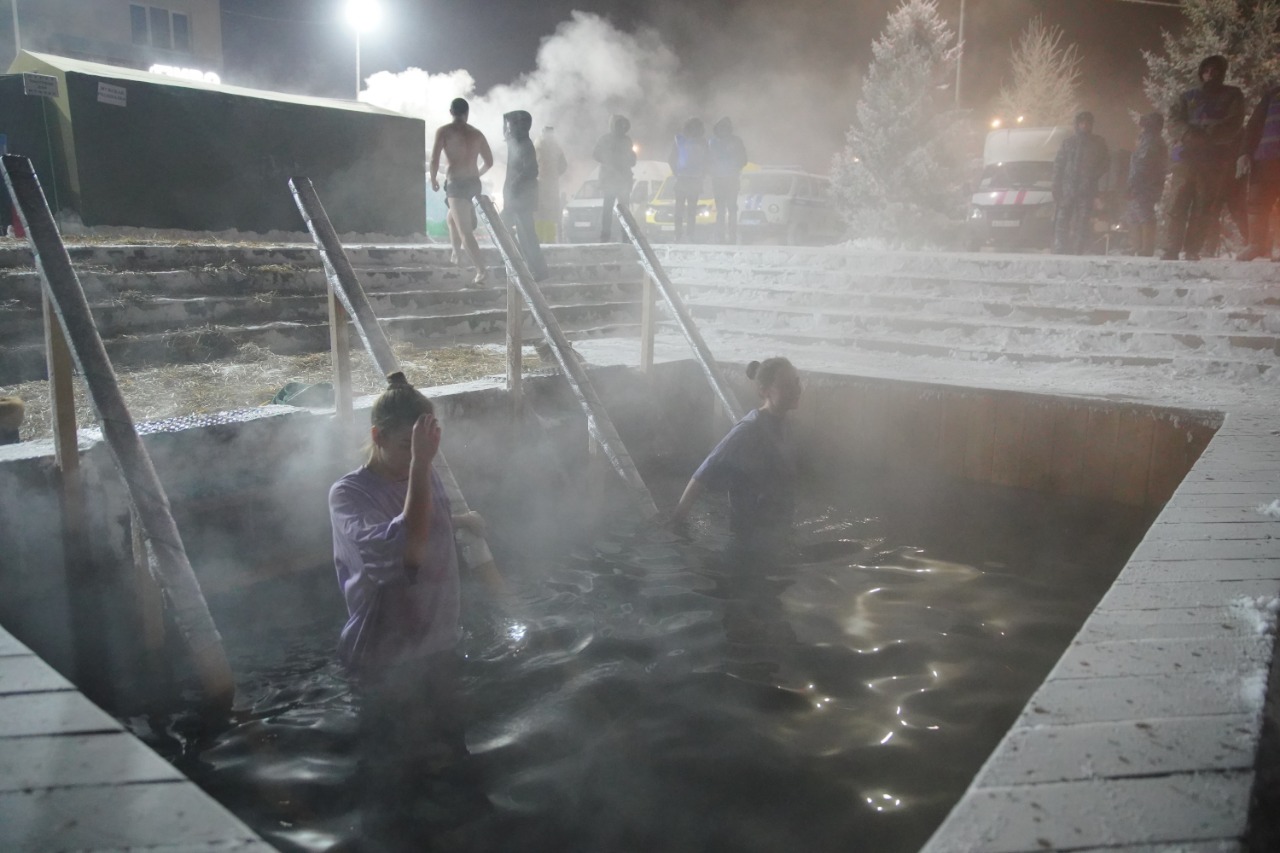 На 20.00 в кузбасских купелях окунулось 585 человек