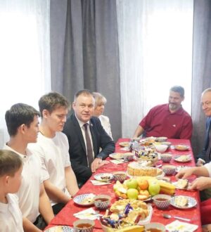 Губернатор Кузбасса навестил многодетную семью в Осинниках