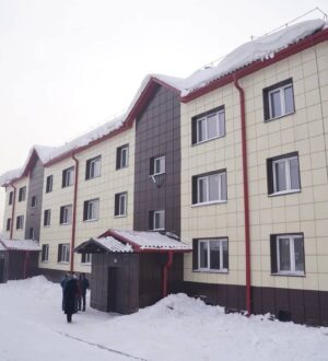 Новый дом для сирот и переселенцев из бараков в Осинниках заселят в феврале