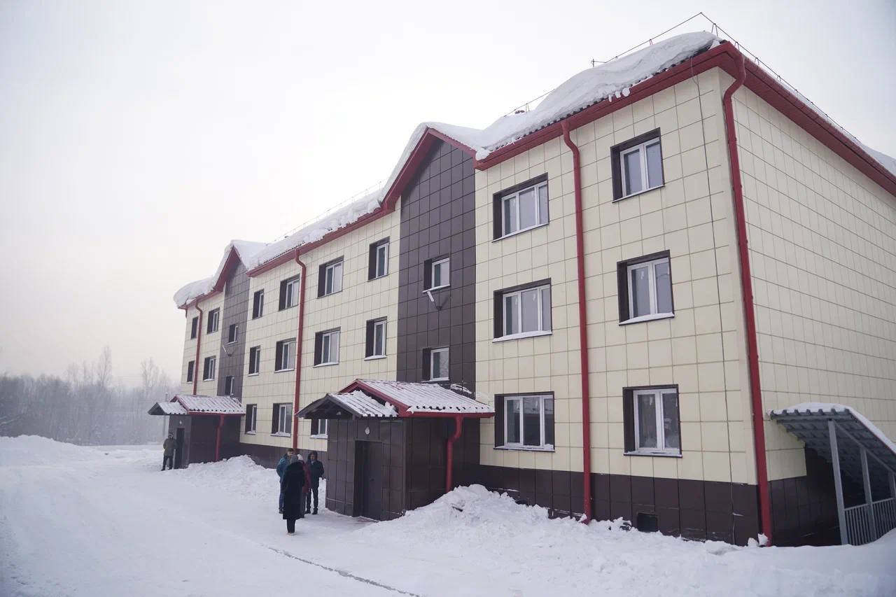 Новый дом для сирот и переселенцев из бараков в Осинниках заселят в феврале