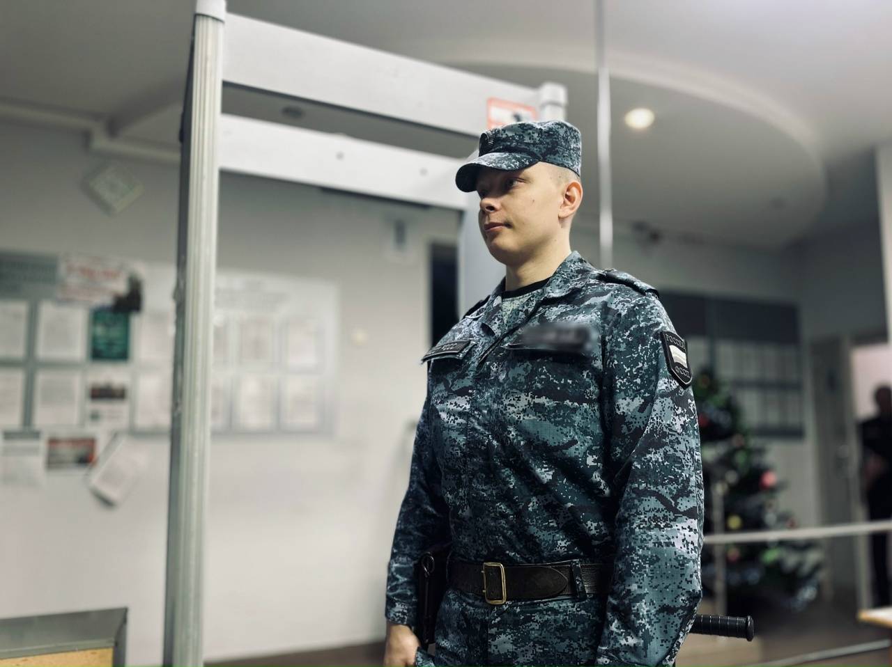 666 «стволов» и 215 электрошокеров пытались пронести в суды Кузбасса в 2025 году