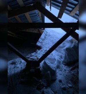 В Ленинске-Кузнецком из-за снега обвалилась крыша