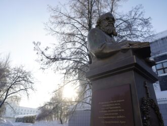 В Кемерове установили бюст выдающегося медика-священнослужителя Луки Крымского