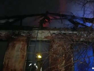 В Прокопьевске выясняют причины ночного пожара в частном доме