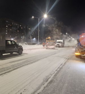 В Кемерове специалисты взялись за ремонт поврежденного трубопровода на Комсомольском