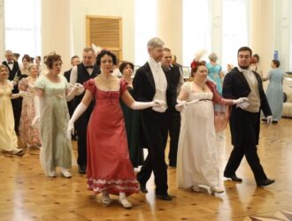 Ощутили атмосферу эпохи ампир: в Новокузнецке состоялся Кутузовский бал