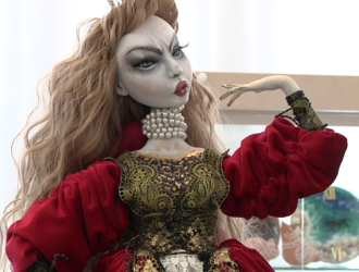 Персонажи из сказок, мишки Тэдди и милые зверюшки: новокузнецкий клуб «Кукломагия» приглашает на интересную выставку