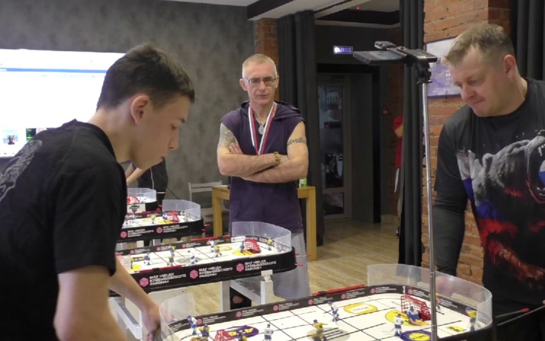 Федерация настольного хоккея Новокузнецка наступление Нового года отметила открытым чемпионатом Кузбасса