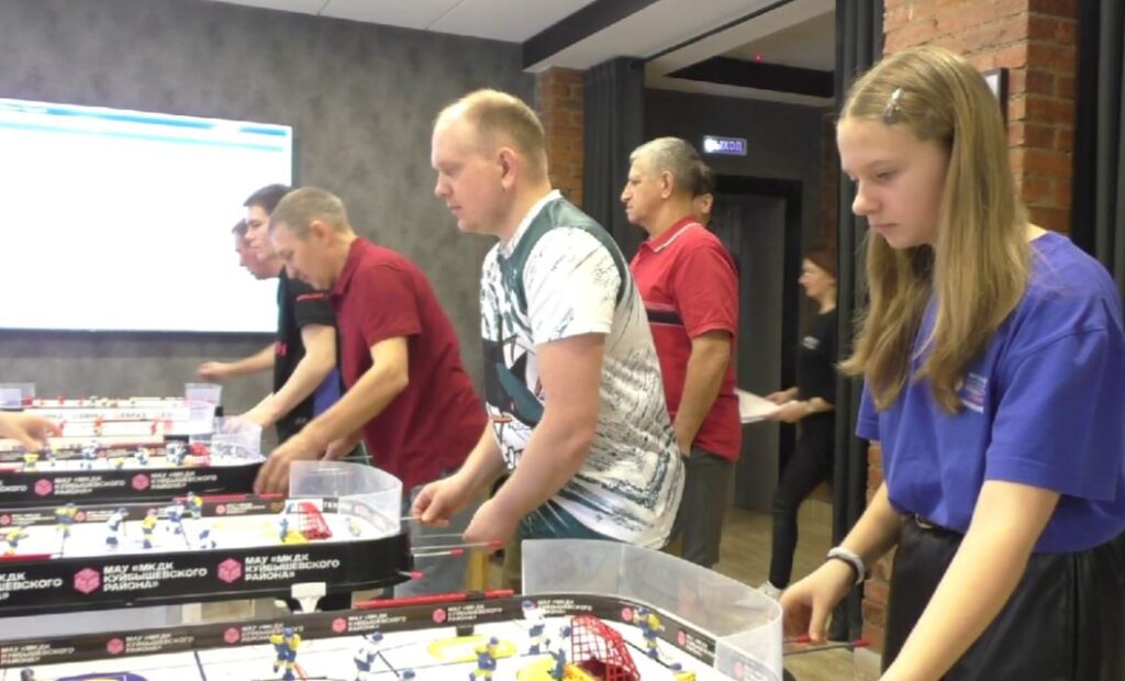 Федерация настольного хоккея Новокузнецка наступление Нового года отметила открытым чемпионатом Кузбасса