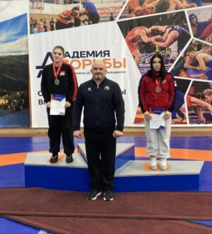 Больше 10 медалей завоевали кузбасские борцы на первенстве Сибири