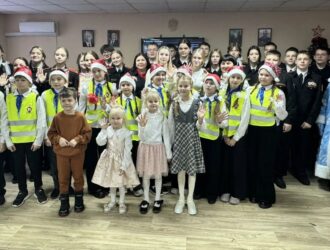 Полицейские Мариинска поздравили кадетов с Новым годом