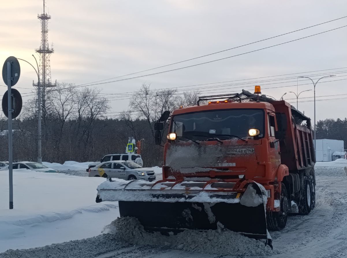 В Кемерове за сутки расчистили 154 улицы частного сектора