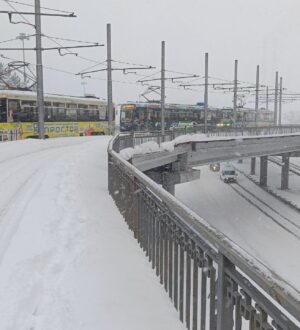 Сильный снегопад нарушил работу городского транспорта в Кемерове
