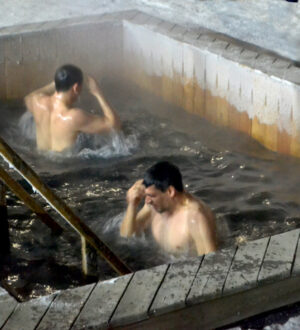 Кузбассовцам рассказали, чем опасно погружение в прорубь в мороз