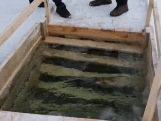 В Междуреченске крещенская купель экстренно переехала на новое место