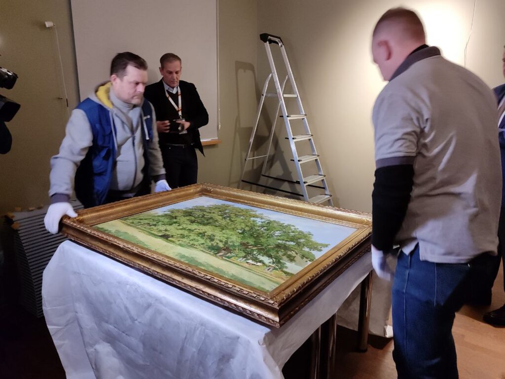 Музейное закулисье: картины Шишкина покидают Кузбасс