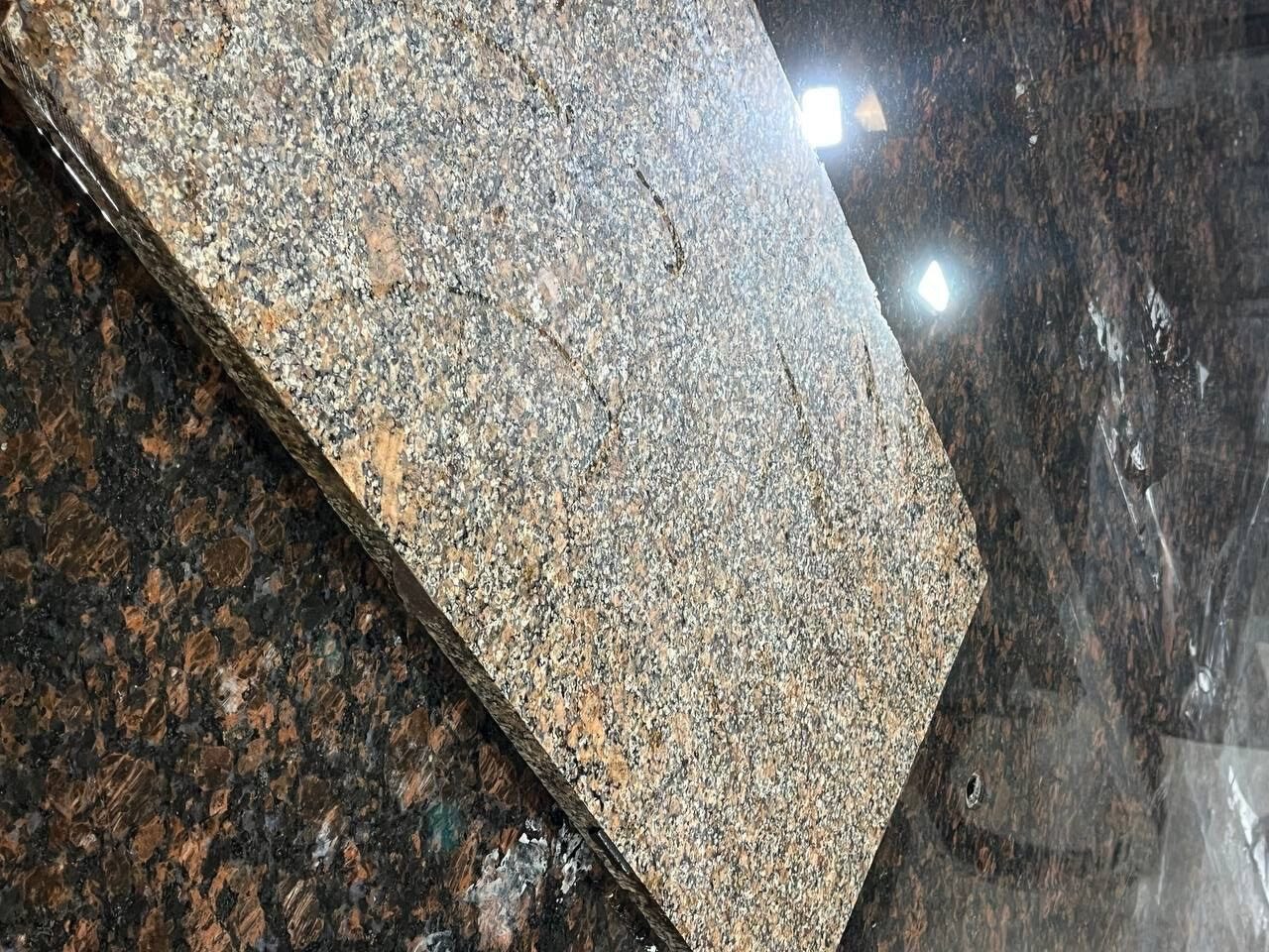 В Новокузнецке начинается реставрация мемориальной стены «Тыл – Форнту»