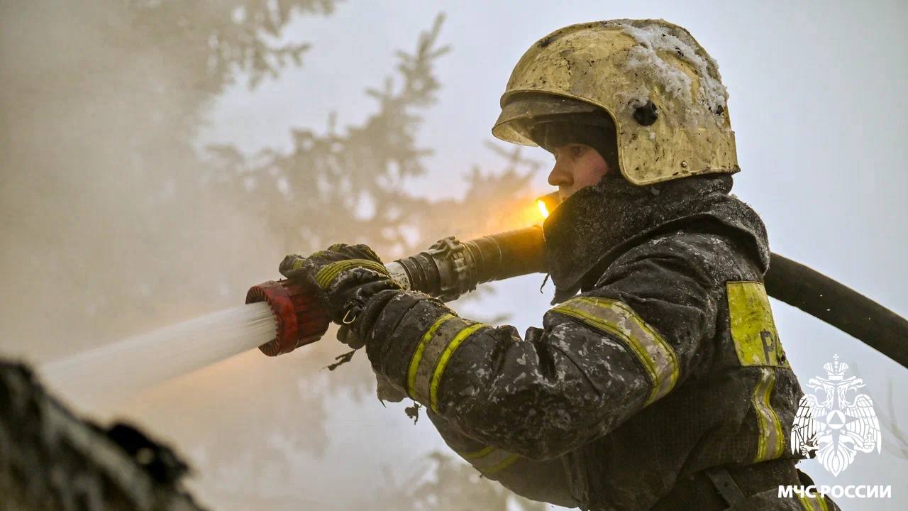 Сотрудники МЧС ликвидировали пожар в Новокузнецке