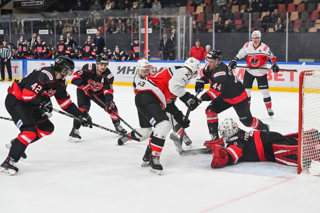 Новокузнецкий «Металлург» после девяти побед не устоял перед «Молотом»