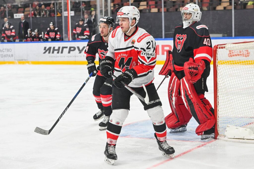 Новокузнецкий «Металлург» после девяти побед не устоял перед «Молотом»