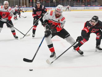 Новокузнецкий «Металлург» после девяти побед не устоял перед «Молотом»