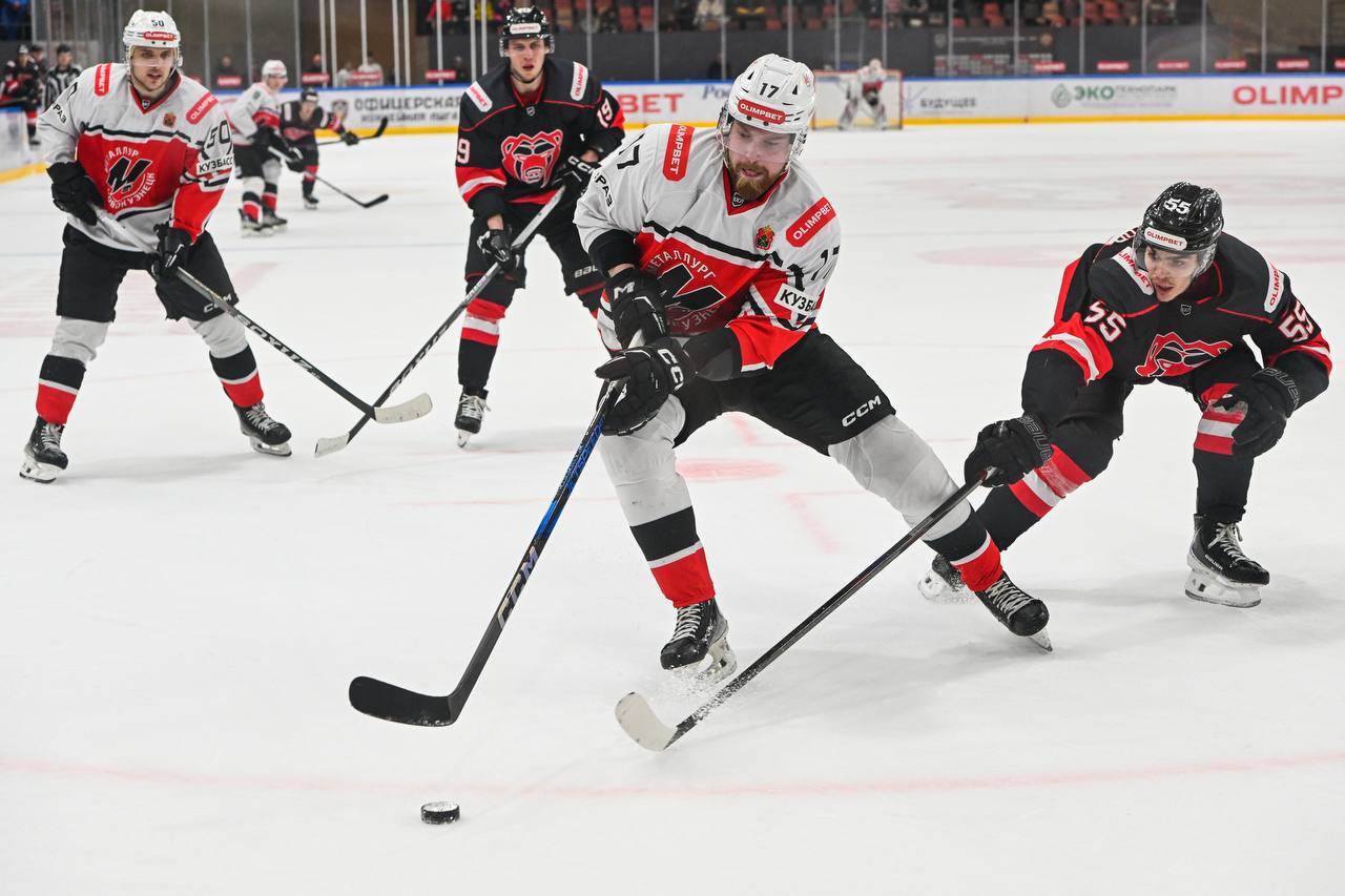 Новокузнецкий «Металлург» после девяти побед не устоял перед «Молотом»