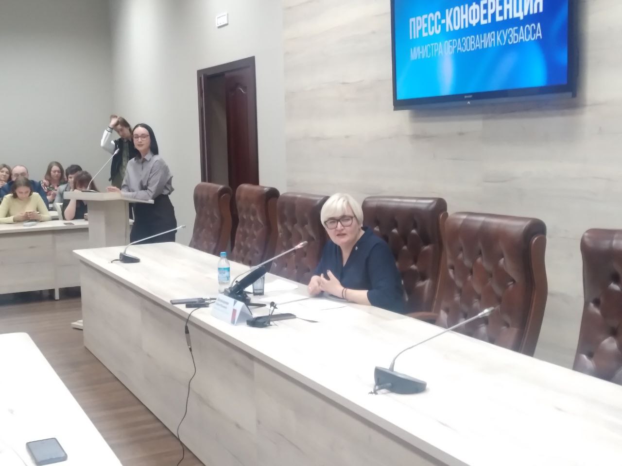 Студенты-учителя и совмещение: как в Кузбассе справляются с дефицитом педагогов