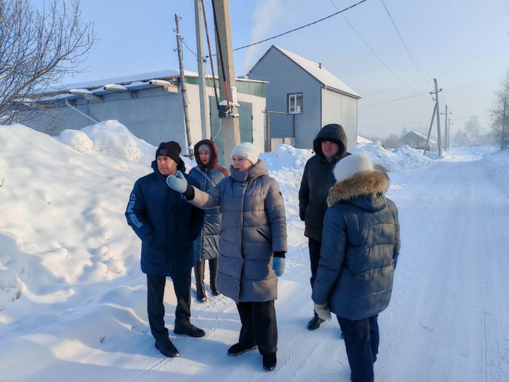 В Прокопьевске жители поселка Сафоново своими силами установили освещение на центральной улице