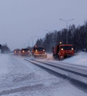 В Кемерове дорожники устраняют последствия мощного снегопада