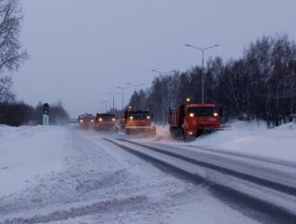 В Кемерове дорожники устраняют последствия мощного снегопада