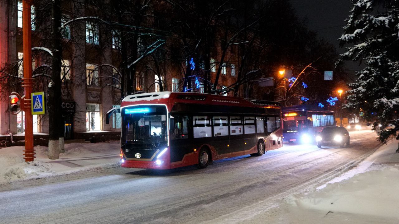 В Кемерове часть троллейбусов пустили по другим маршрутам из-за порыва на сетях