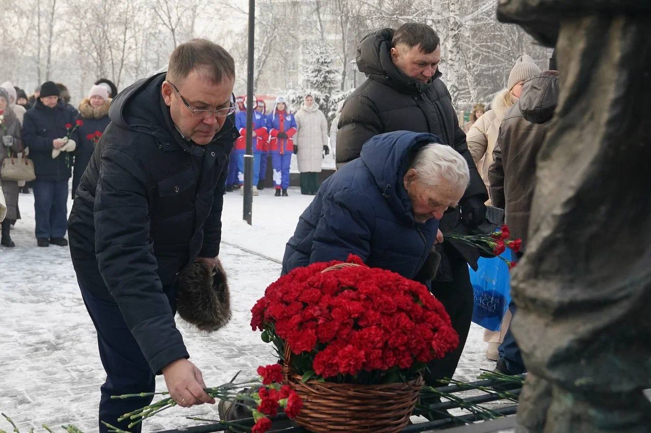 Губернатор Кузбасса  почтил память защитников и жителей блокадного Ленинграда