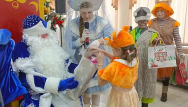 В преддверии Рождества в Кузбассе более 3 тысяч детей получили подарки