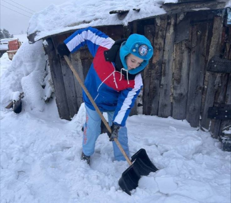 В Новокузнецком округе с уборкой снега помогает «Снежный десант»