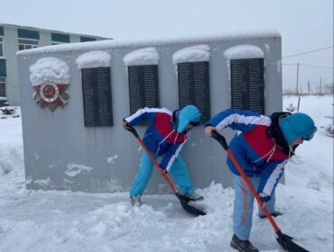 В Новокузнецком округе с уборкой снега помогает «Снежный десант»