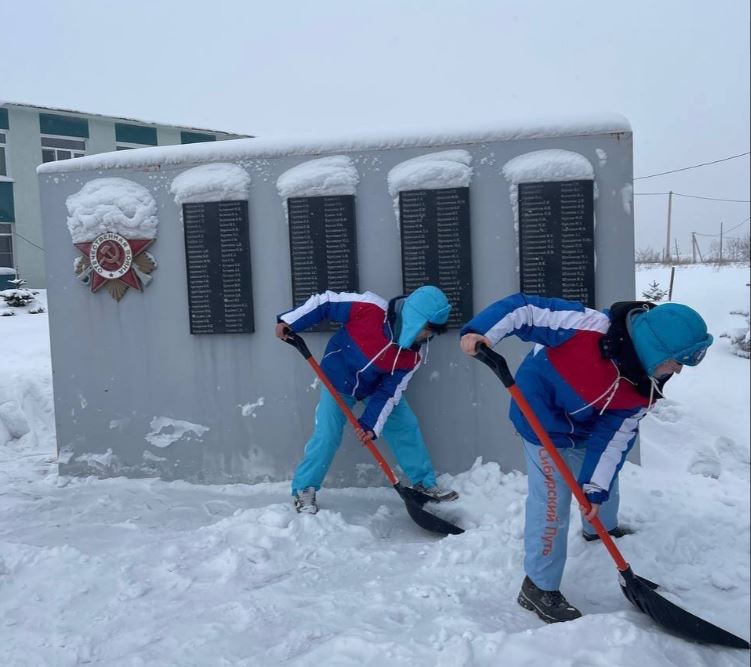 В Новокузнецком округе с уборкой снега помогает «Снежный десант»