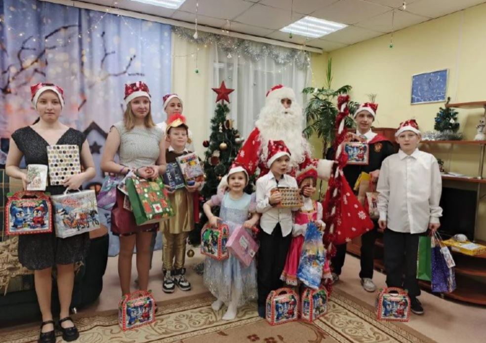 В Междуреченске более сотни ребят получили подарки в рамках акции «Рождество для всех и каждого»