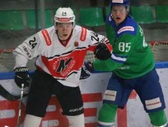 Новокузнецкий «Металлург» с трудом, но устоял в гостях у «Тороса»