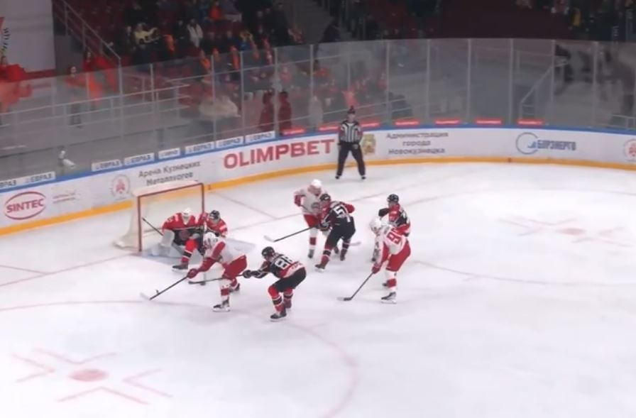 Новокузнецкий «Металлург» феноменально завершил матч с «Горняком-УГМК»