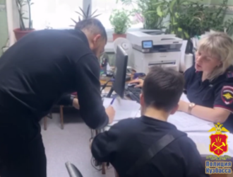 В Прокопьевске четвероклассник проехал за рулем отцовского кроссовера ради эффектного видео