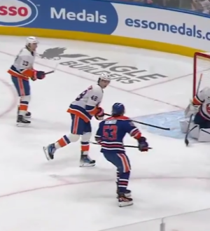 Илья Сорокин лидирует среди вратарей НХЛ по «сухим» матчам в этом сезоне