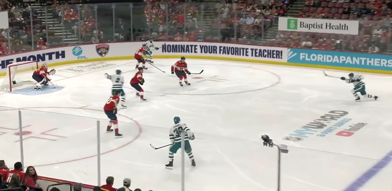 Дмитрий Орлов победил Сергея Бобровского в кузбасском дерби в НХЛ