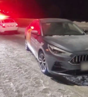 Как в лихие 90-е: в Кузбассе вооруженные разбойники угнали у таксиста машину