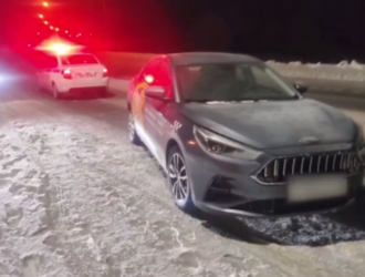 Как в лихие 90-е: в Кузбассе вооруженные разбойники угнали у таксиста машину