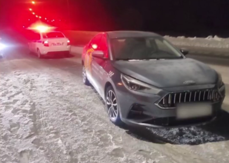 Как в лихие 90-е: в Кузбассе вооруженные разбойники угнали у таксиста машину